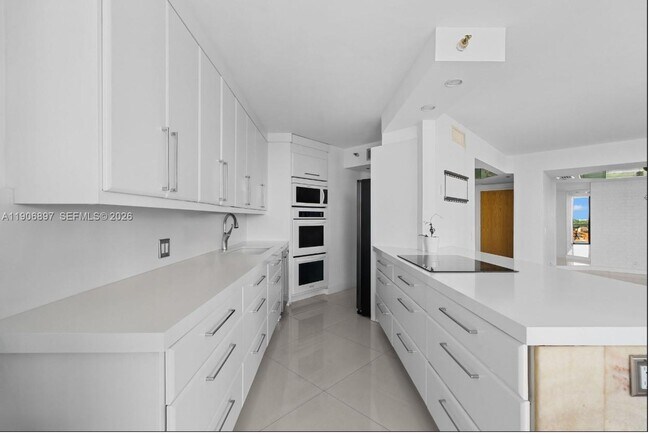 Foto del edificio - 3610 Yacht Club Dr