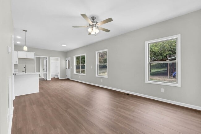 Building Photo - 420 S 2nd St