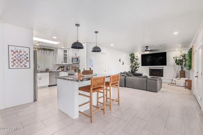 Building Photo - 5242 E Friess Dr