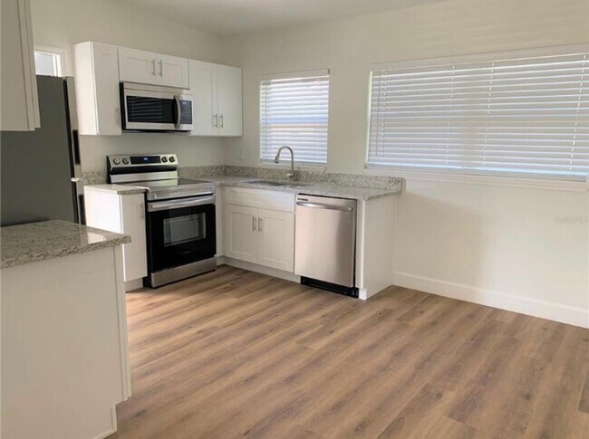 Building Photo - Adorable remodeled 3 bedroom 1 bath in Win...
