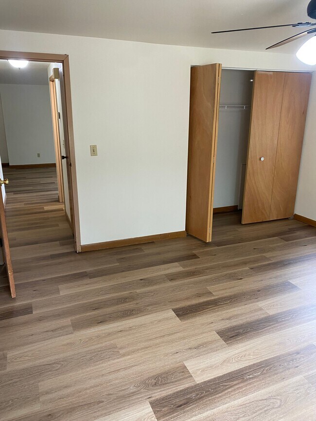 Foto del edificio - 451 S Main St