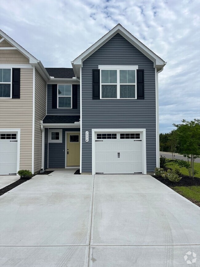 Building Photo - 1554 Sayer Rd NE