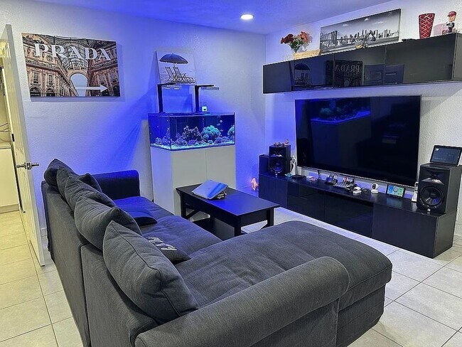 Foto del edificio - Coming in November! Renovated 3BD/2BA sing...