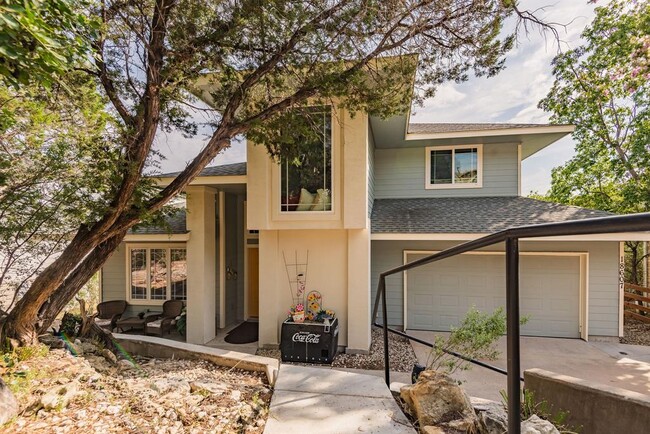Building Photo - 18607 Lakeland Dr