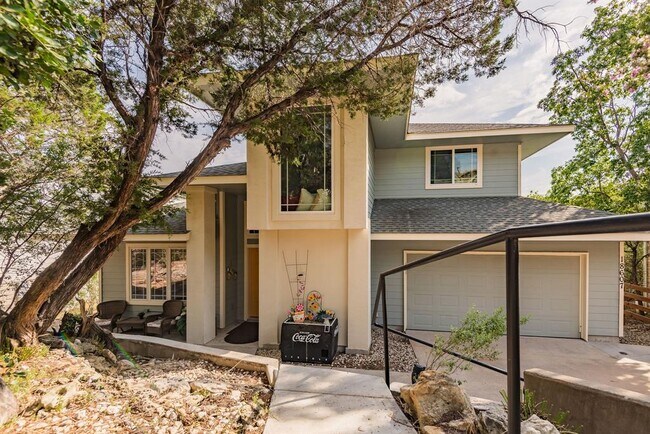 Foto del edificio - 18607 Lakeland Dr