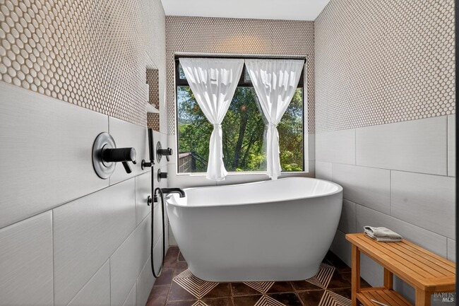 Foto del edificio - 3662 Lovall Valley Rd