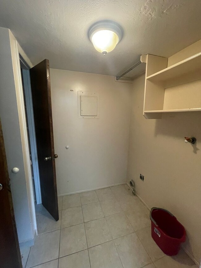 Building Photo - 785-787 S 200 E