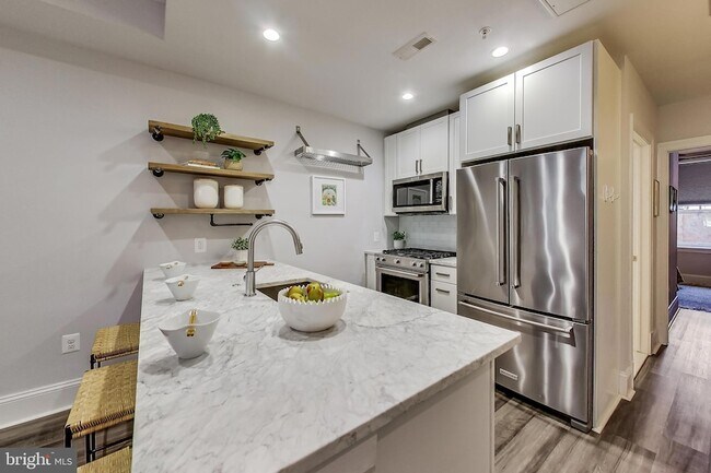 Foto del edificio - 819 D St NE