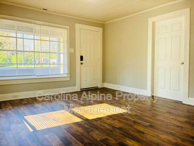 Foto del edificio - 410 Carolina Ave