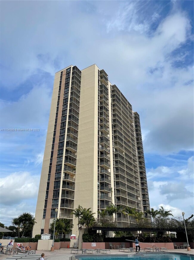 Foto del edificio - 20379 W Country Club Dr