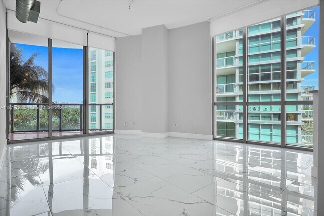 Foto del edificio - 3029 NE 188th St