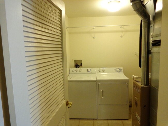 Building Photo - 410 W Mahogany Ct