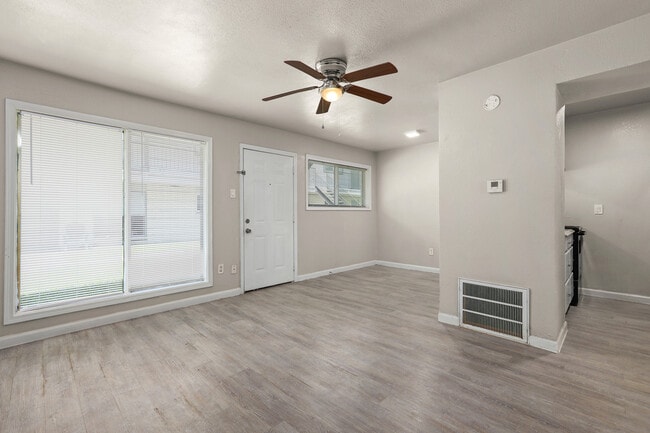 Building Photo - Gayle Villa Apartments