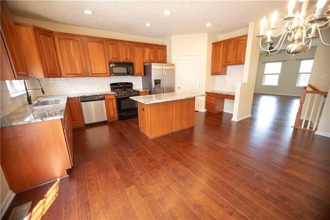 Building Photo - 108 Village Pl