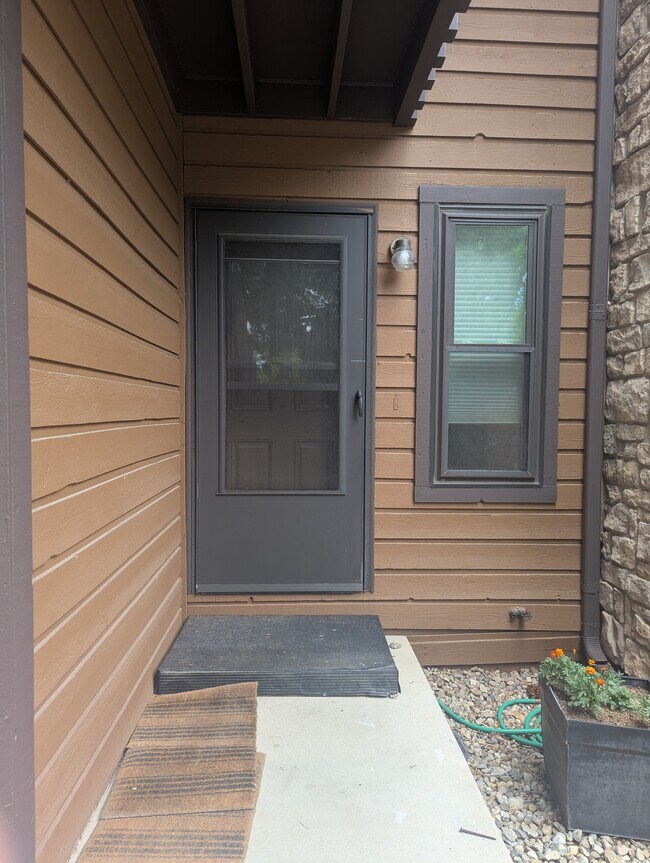 Building Photo - 6241 Willow Ln