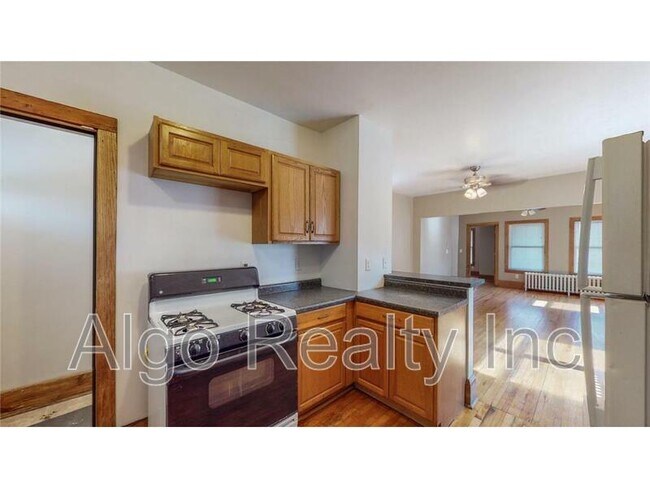 Building Photo - 609 Snelling Ave N