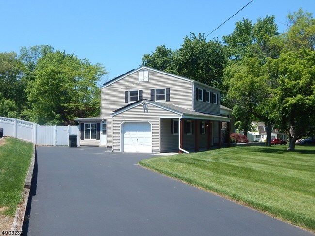 Building Photo - 22 Magda Ln