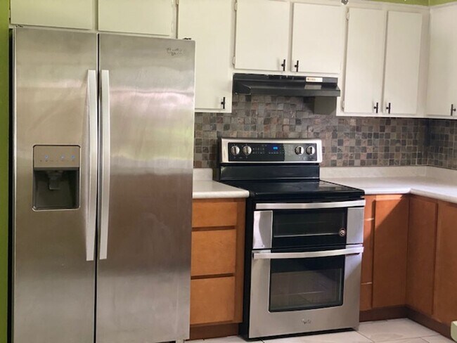 Foto del edificio - Brandon home available soon!