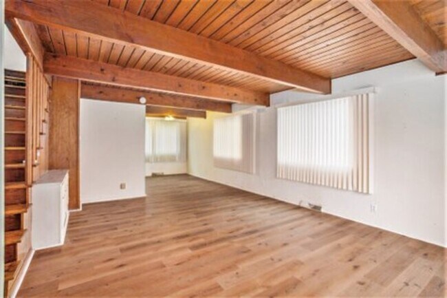 Foto del edificio - 13-38 Northfield Ave NE
