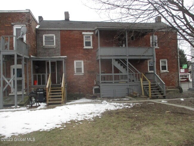 Building Photo - 209 25th St