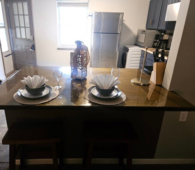 Cocina y sala de estar de concepto abierto - 1214 Glade Hill Dr