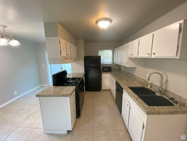 Building Photo - 354 S Brookside Dr