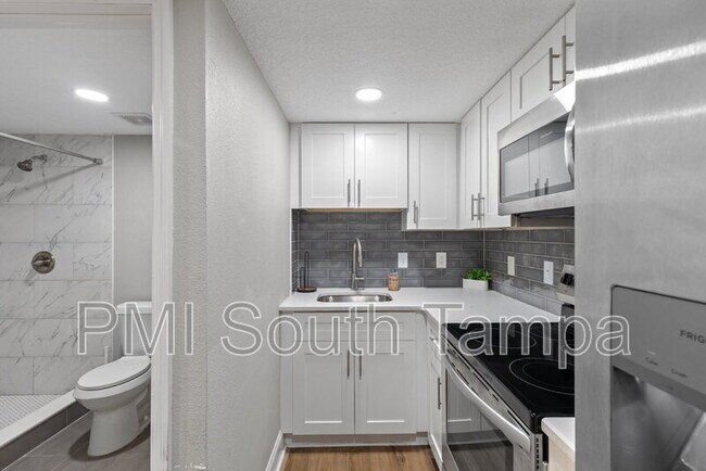 Foto del edificio - 2541 W Main St