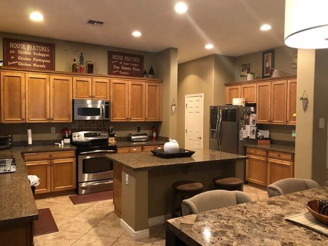 Building Photo - 38638 N Red Tail Ln