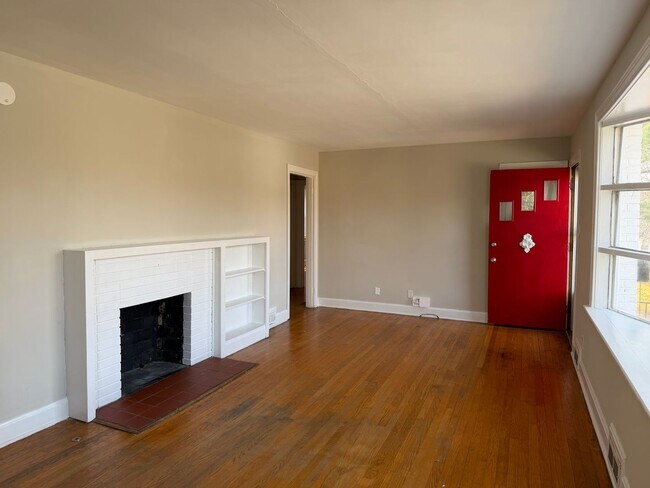 Foto del edificio - One Story House off Fort Avenue