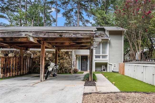 Building Photo - 2080 Clairmeade Valley Rd NE