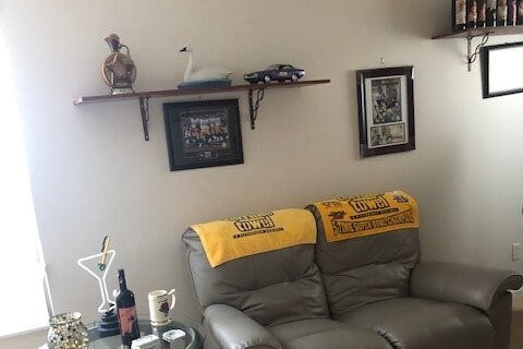 segundo dormitorio - 270 S Linden Ct