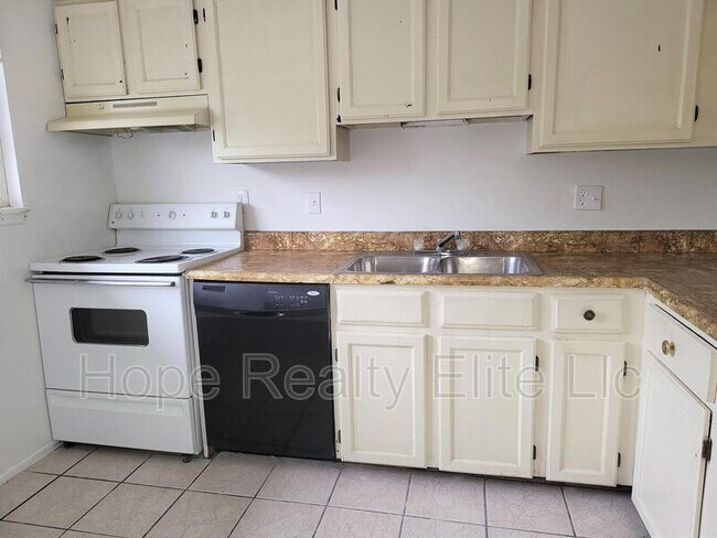 Foto del edificio - 2463 Astrozon Cir