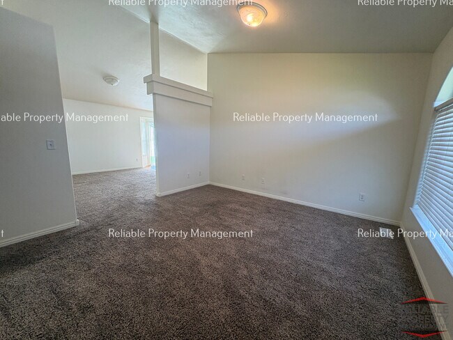 Building Photo - 1150 Kingswood Cir