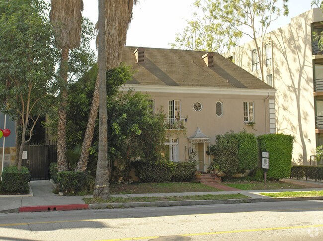 Building Photo - 7414 Hollywood Blvd