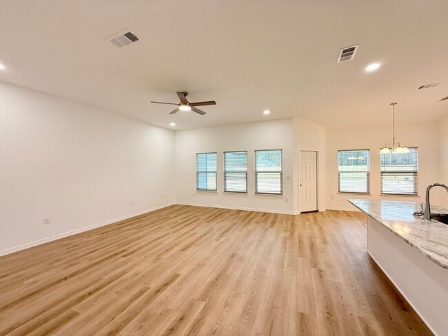 Foto del edificio - Spacious 4-Bedroom Home - New Construction