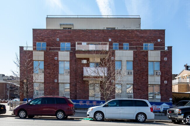 Foto del edificio - 2138 Bath Ave