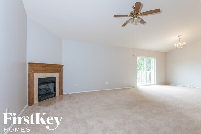 Building Photo - 5237 Trailview Dr