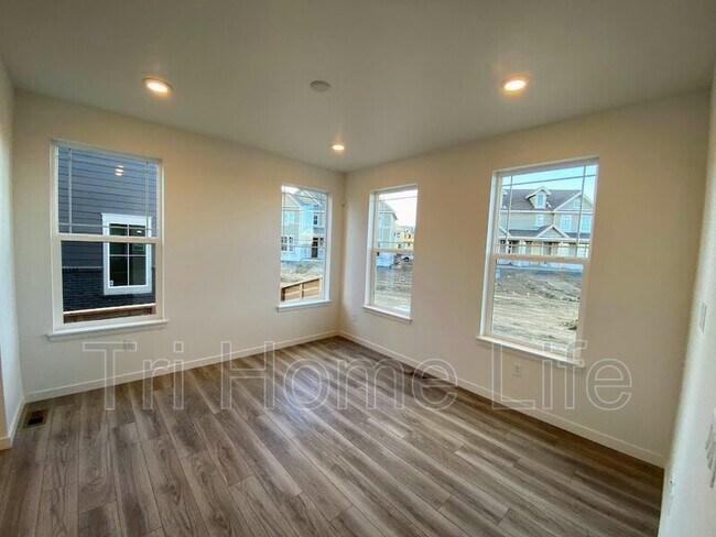 Foto del edificio - 17676 Olive St
