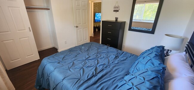 Building Photo - 940 Torero Ln