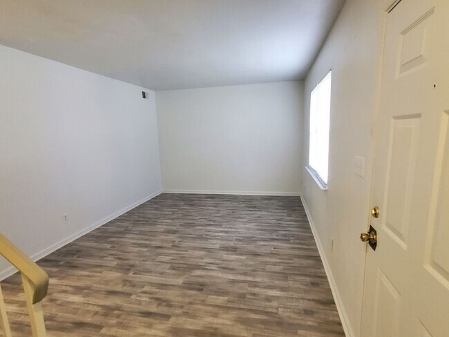 Building Photo - Weblin Place