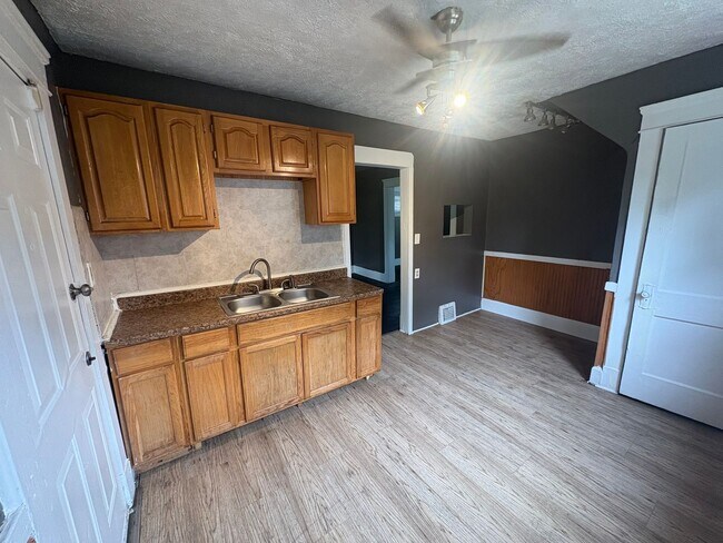 Building Photo - 14813 Alder Ave