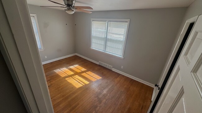 Foto del edificio - 9425 Auburn Dr