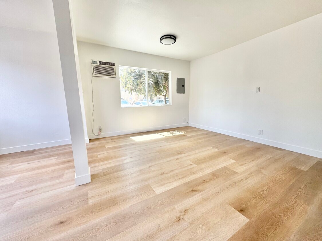 Foto del edificio - 1431 N Hobart Blvd