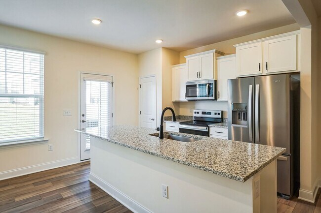 Foto del edificio - Charming 3BR Townhome in Clayton
