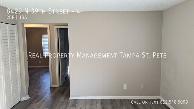 Foto del edificio - 8429 N 39th St