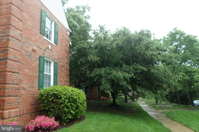 Building Photo - 1801 Queens Lane