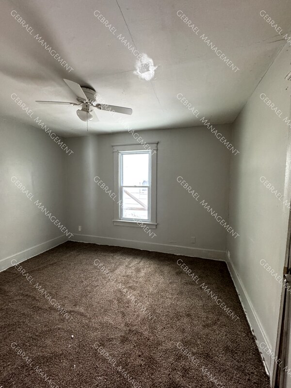 Building Photo - 928 Huron St