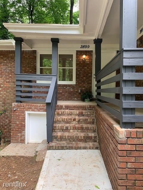 Foto del edificio - 2 br, 1 bath Triplex - 2899 White Oak Driv...
