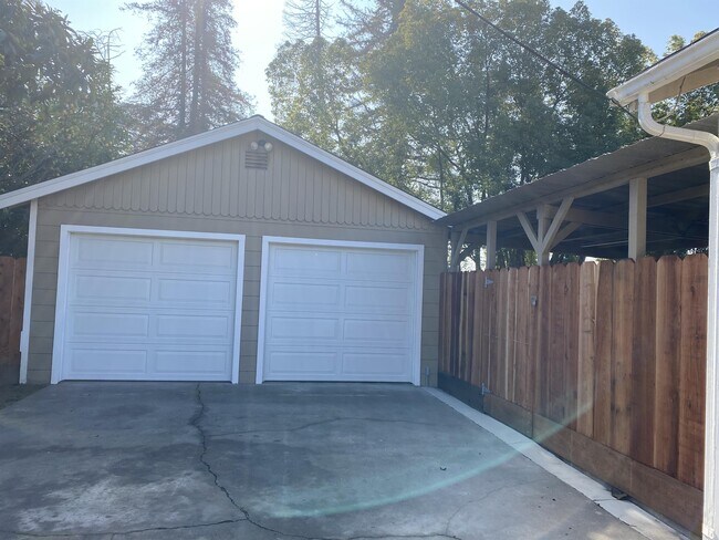 Building Photo - 720 Julian St