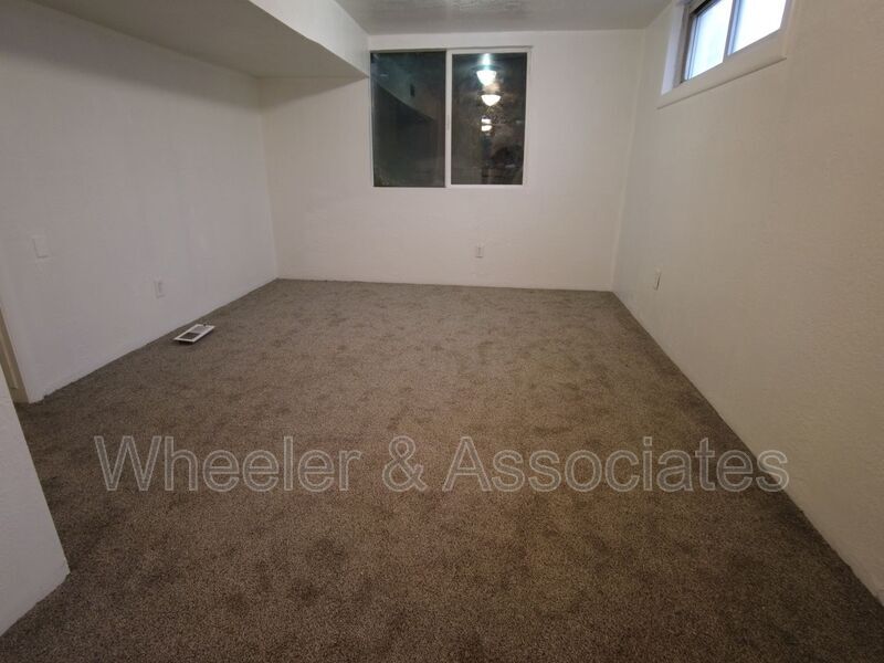 Building Photo - 397 E 200 N